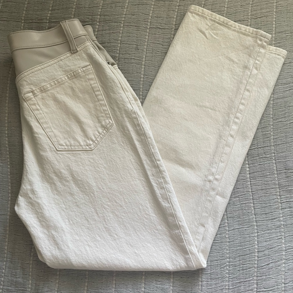 A&F The 90’s Straight Ultra High-Rise Jeans